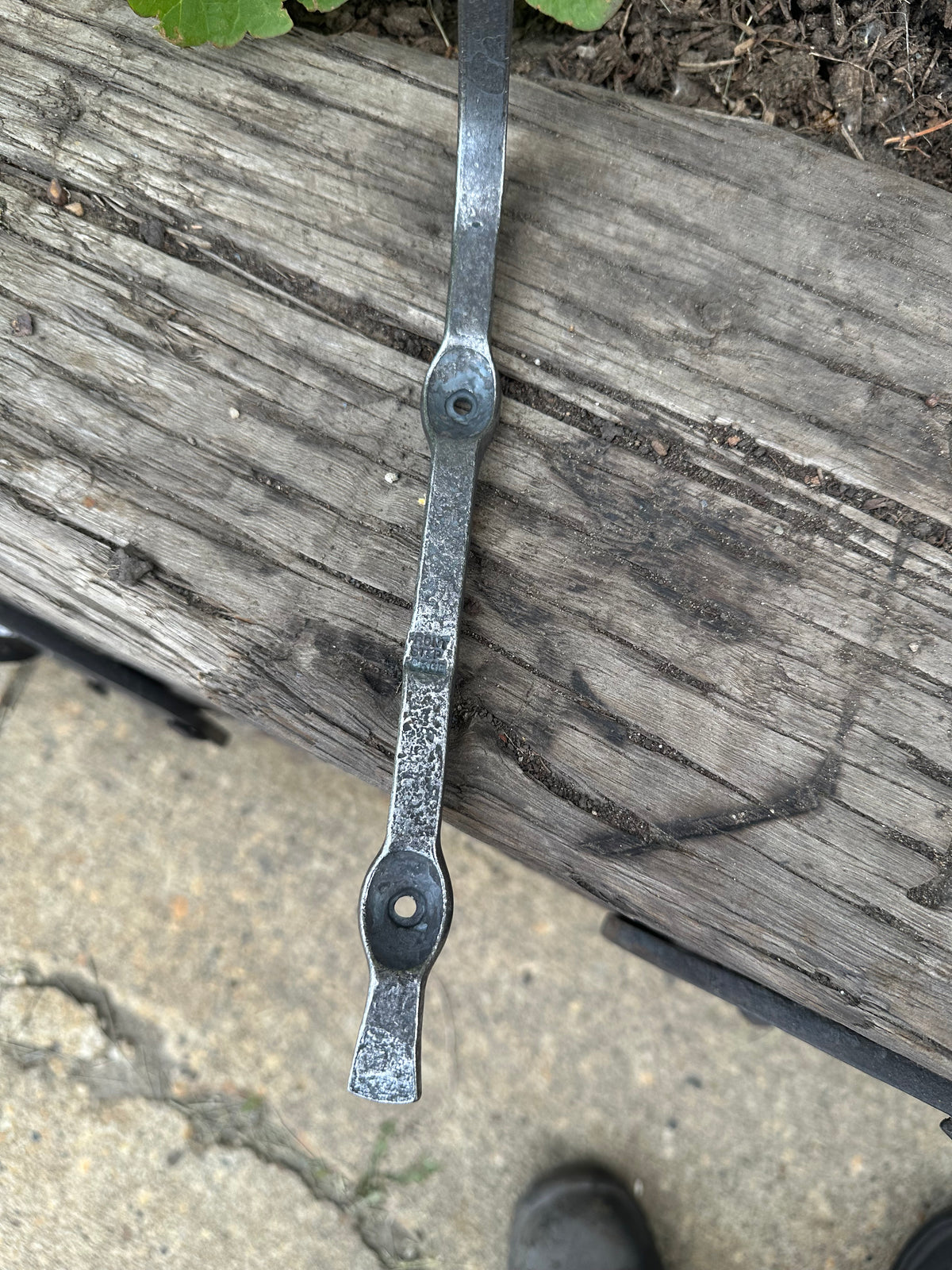 Hanger bracket