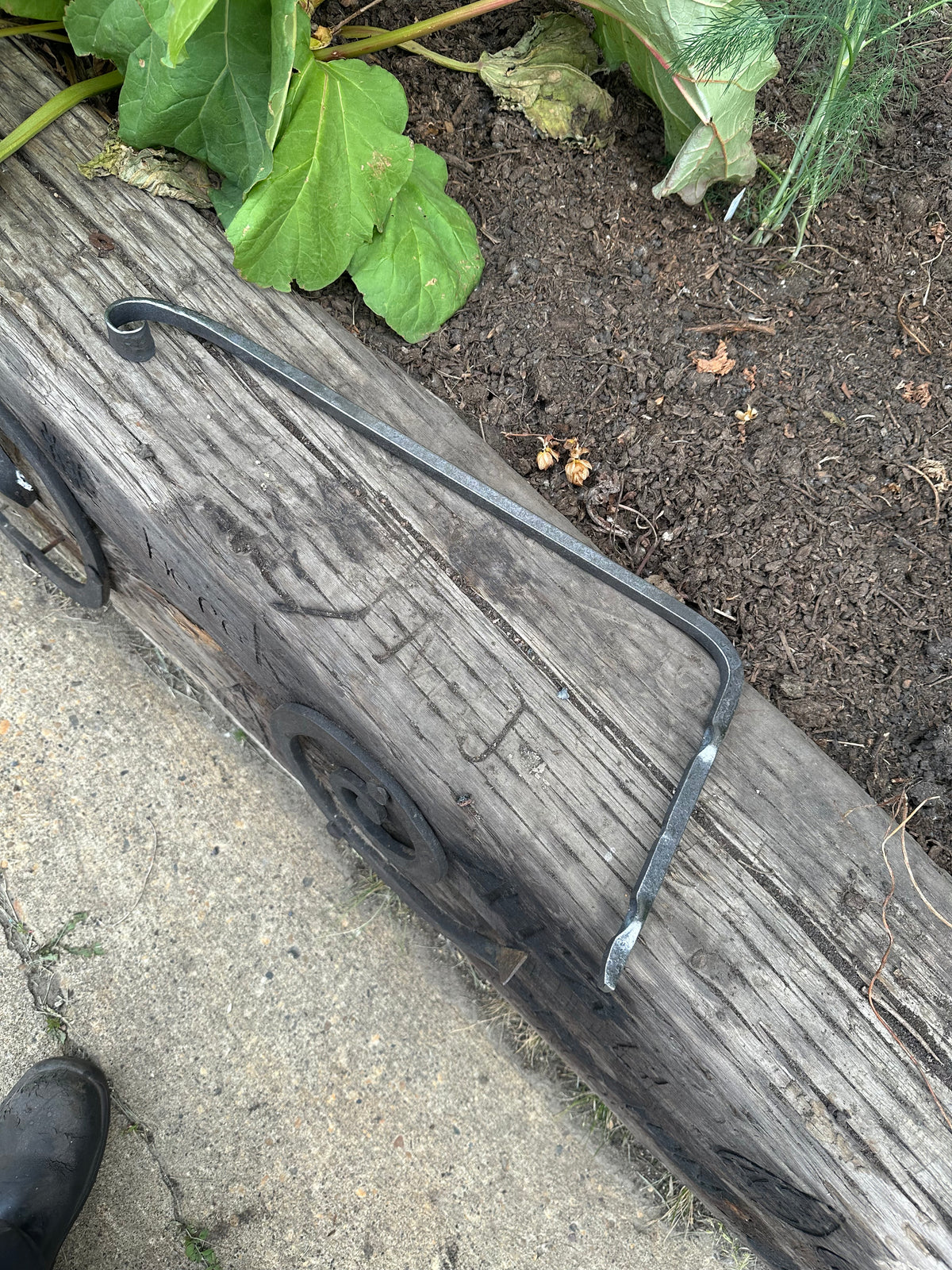 Hanger bracket