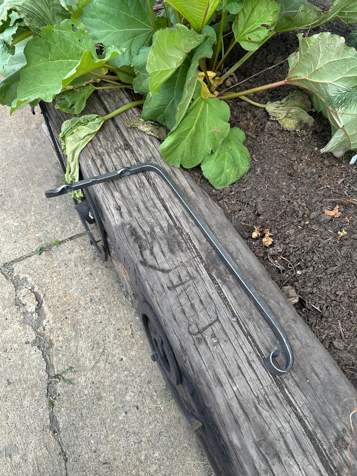 Hanger bracket