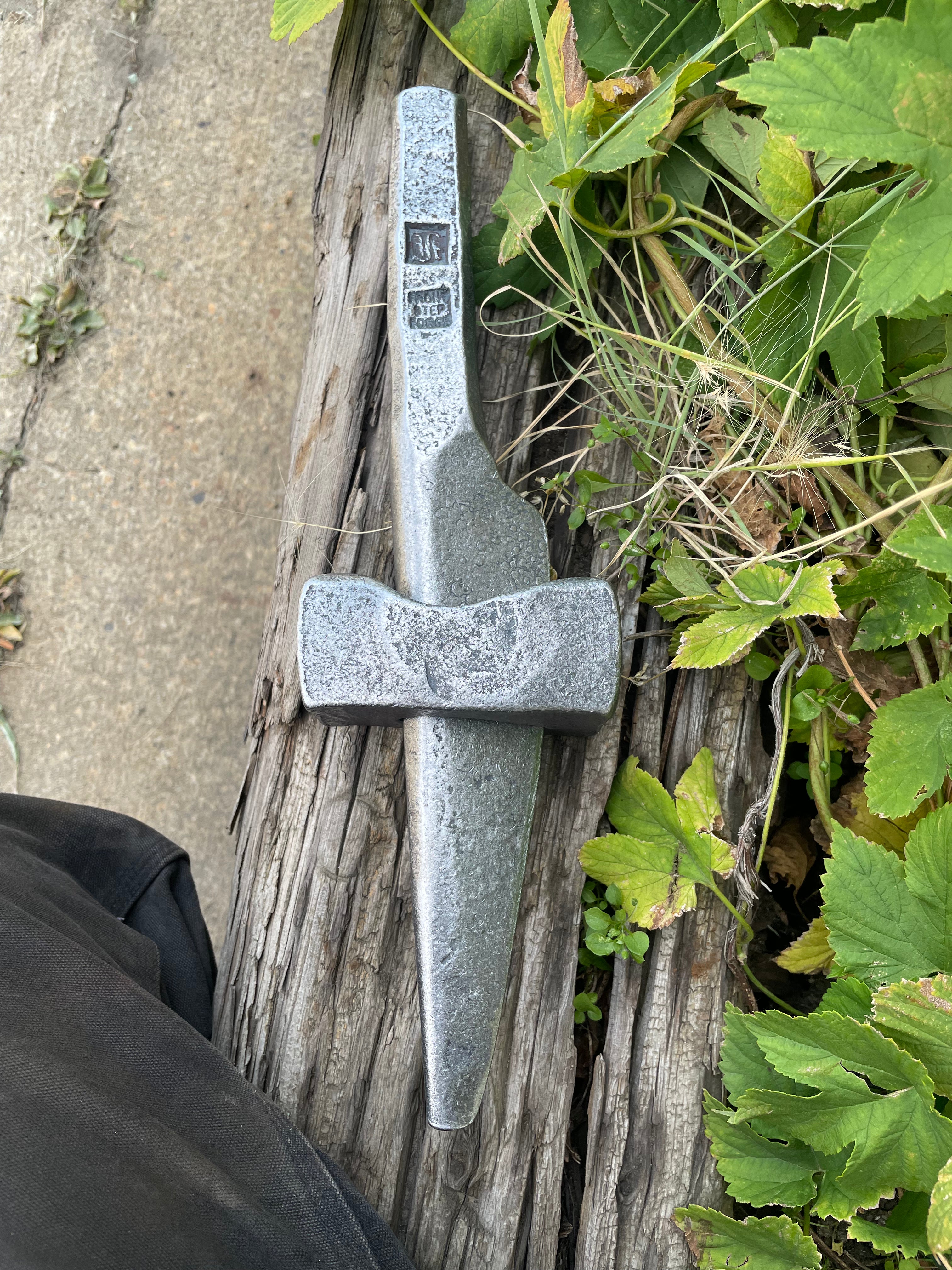 Axe bolster and drift
