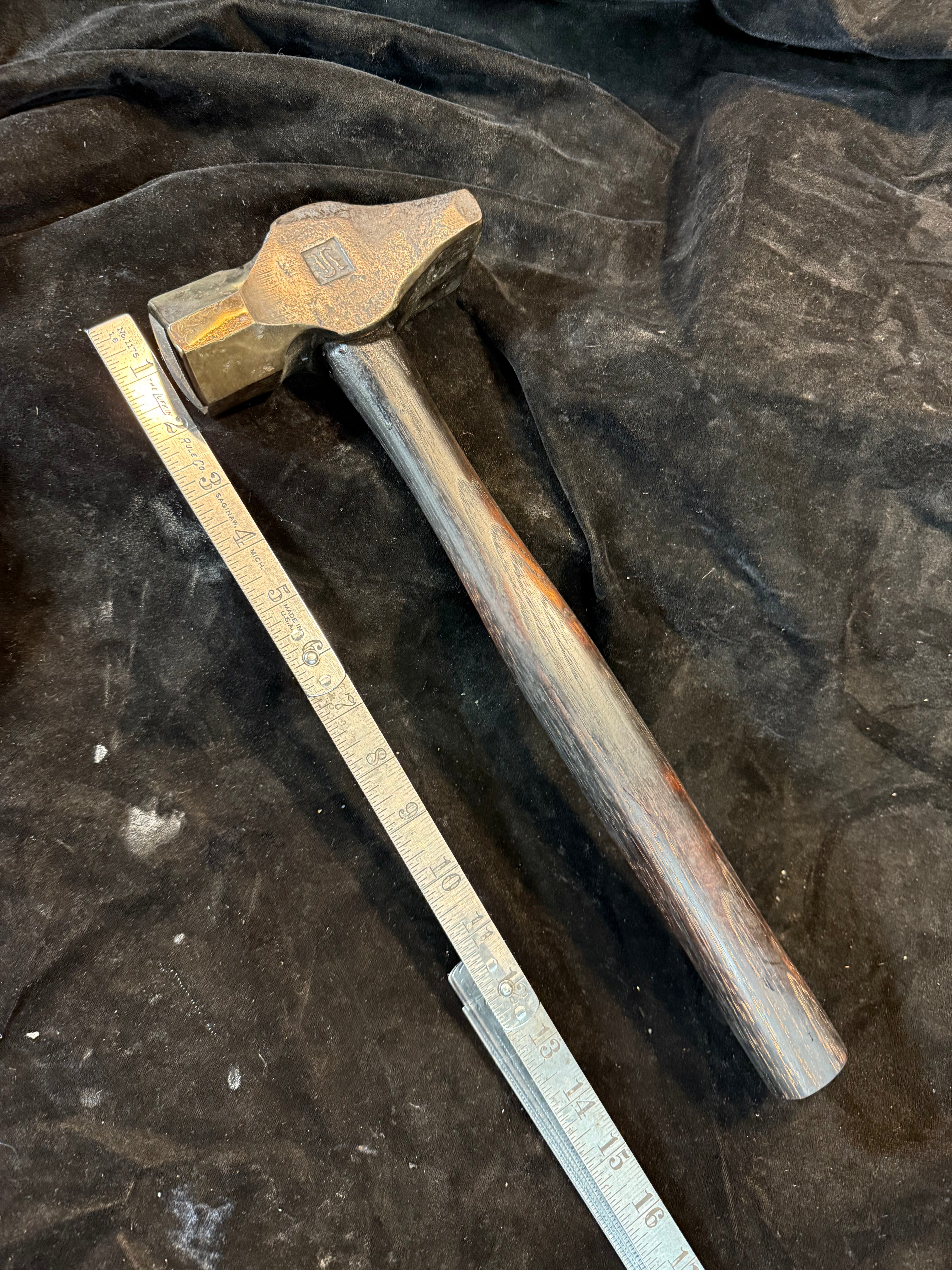 Diagonal face hammer