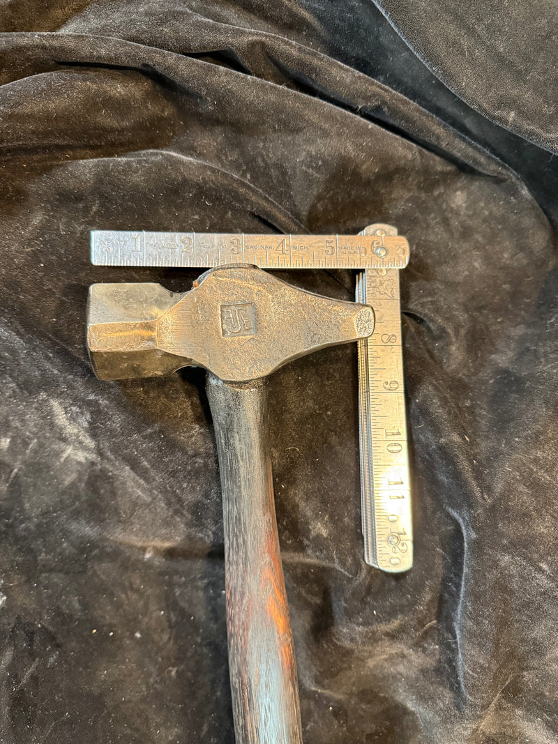 Diagonal face hammer