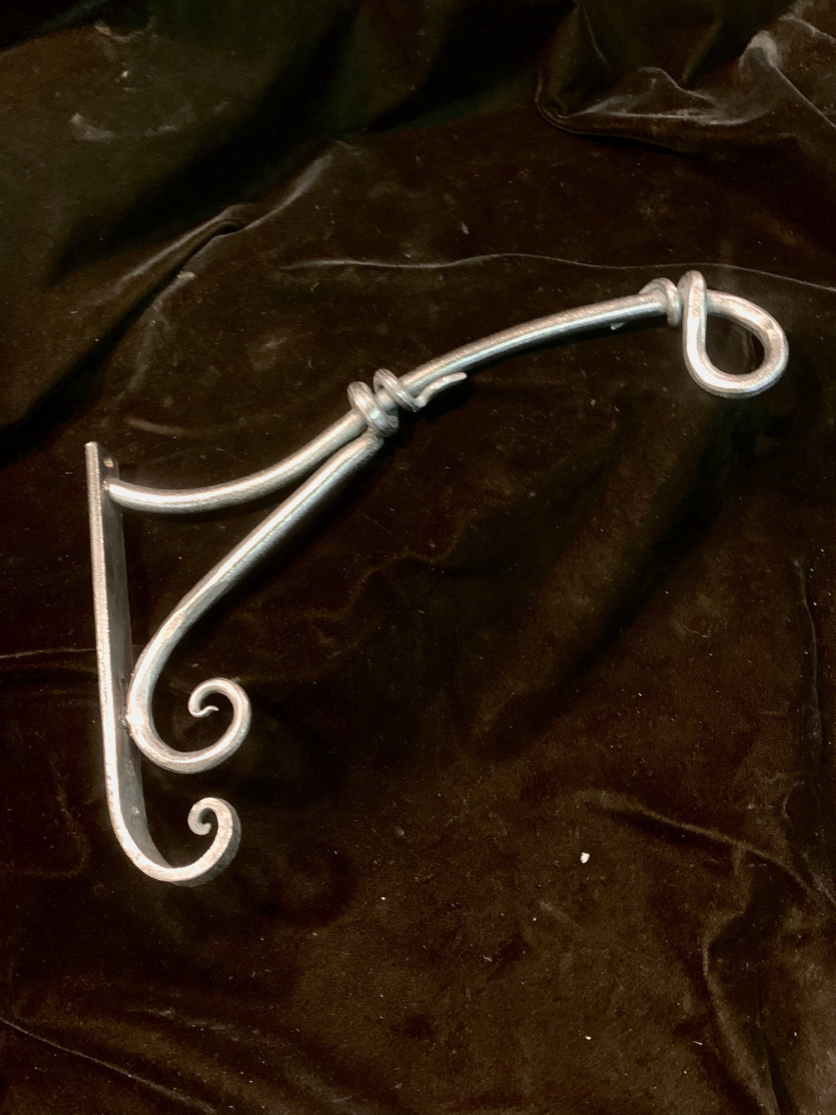 Hanging bracket