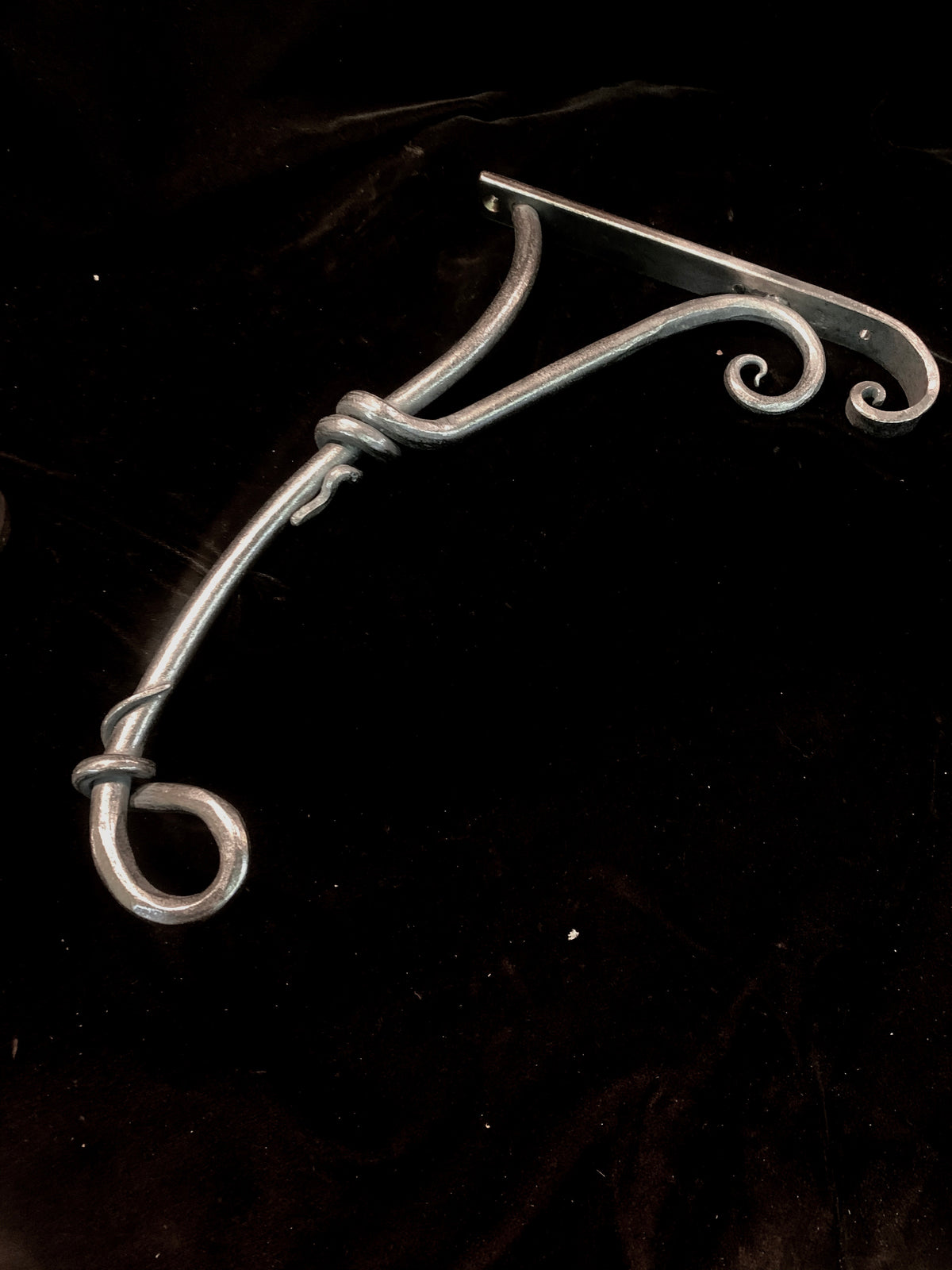 Hanging bracket