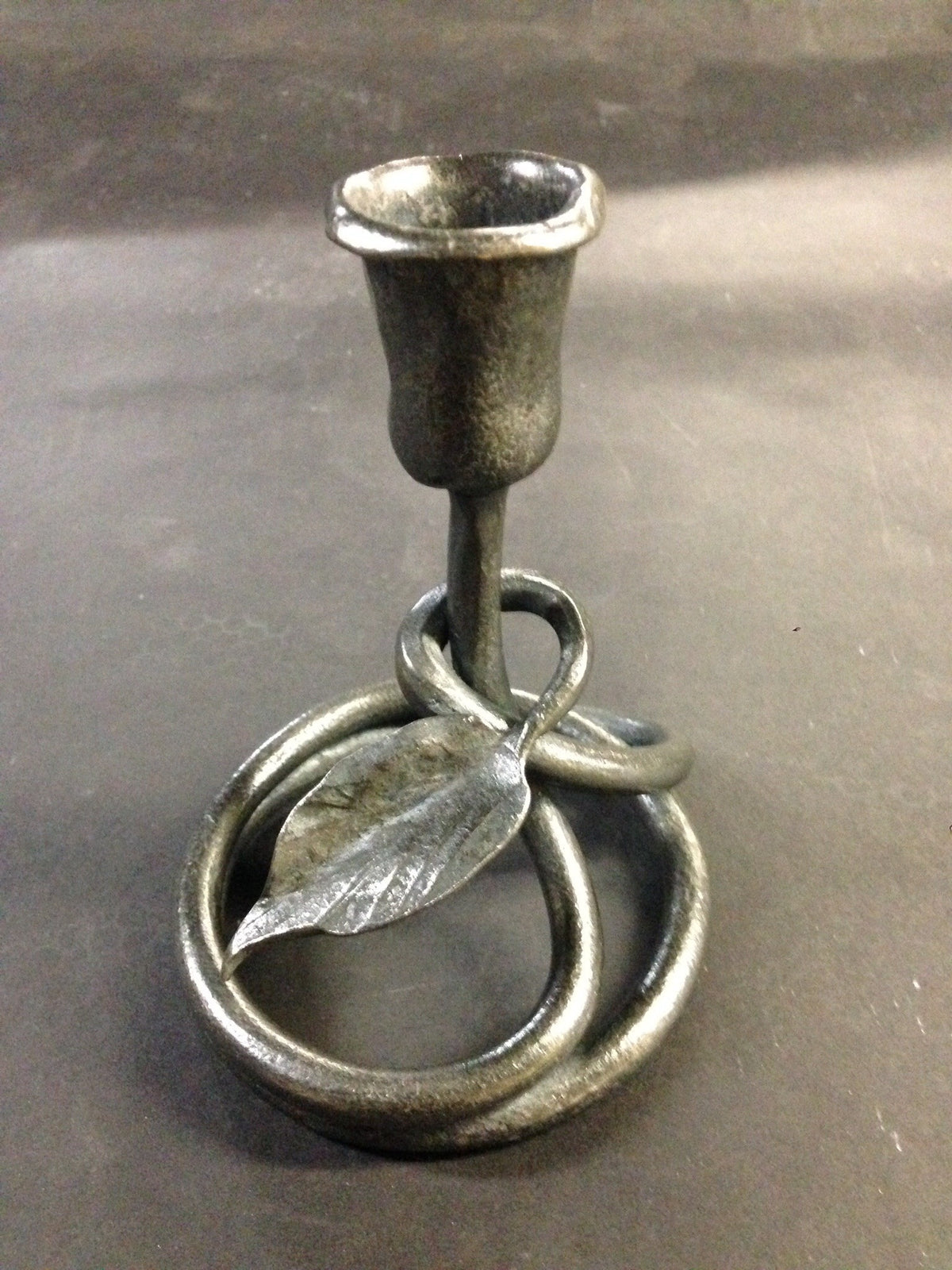 Leaf candleholder