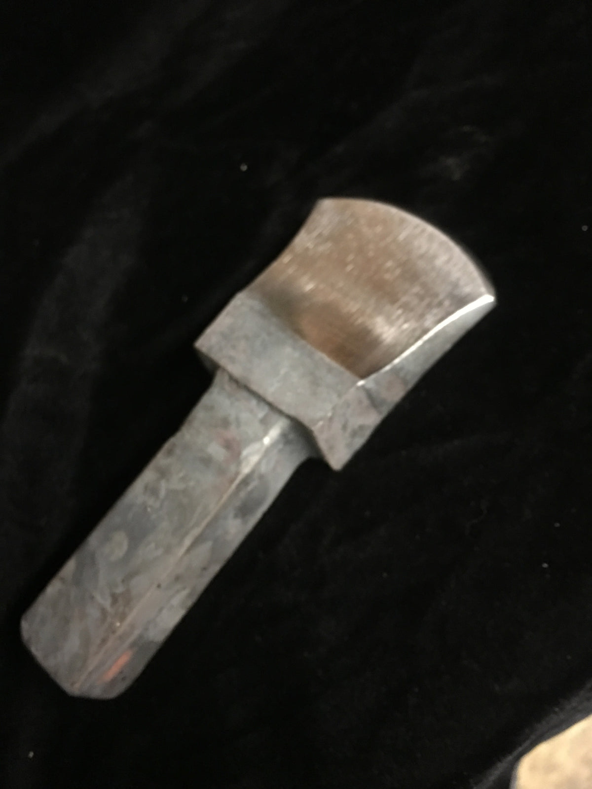 Blacksmiths hardy cut off tool