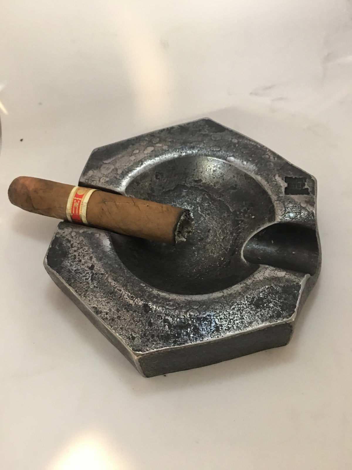Seegar paper weight
