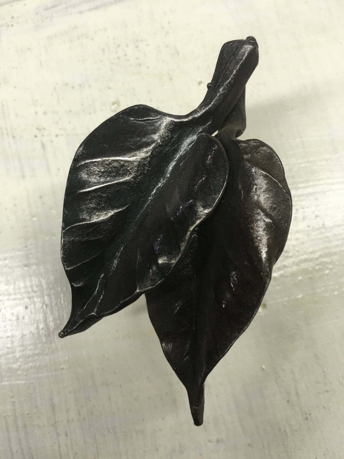 Double leaf cabinet knob