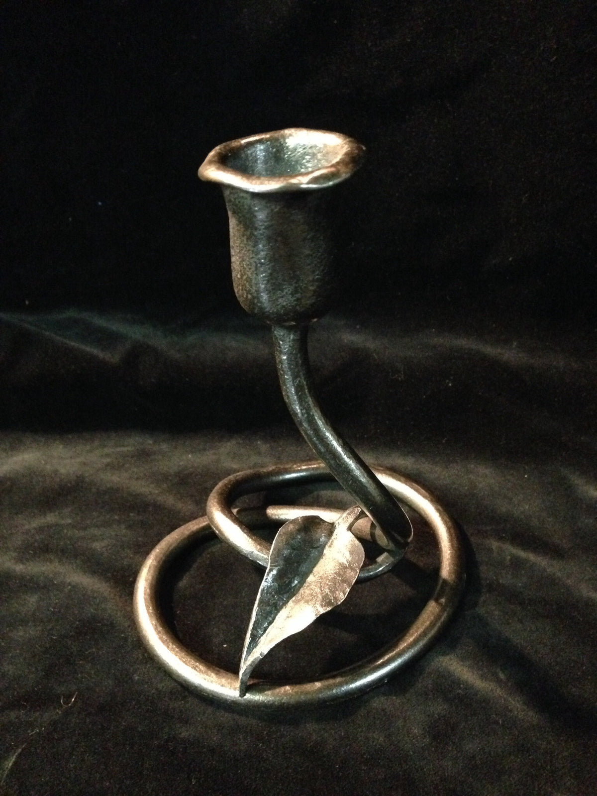 Leaf candleholder